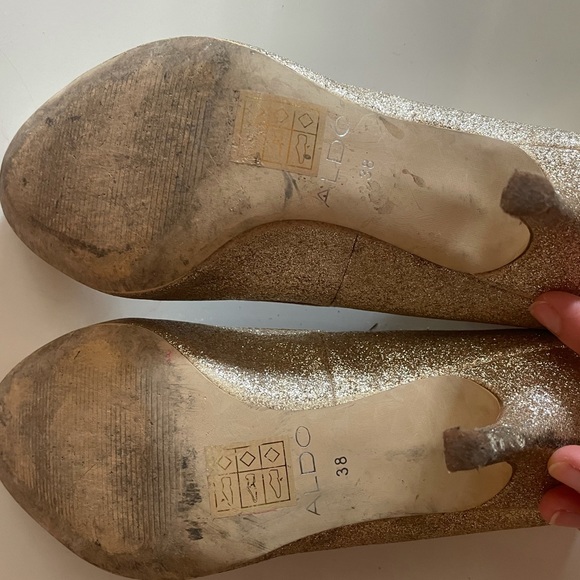 Aldo Gold Glitter Sparkle Heels - Low Heel Aldo Shoes - Gold Sparkly Size 8 - Picture 13 of 13